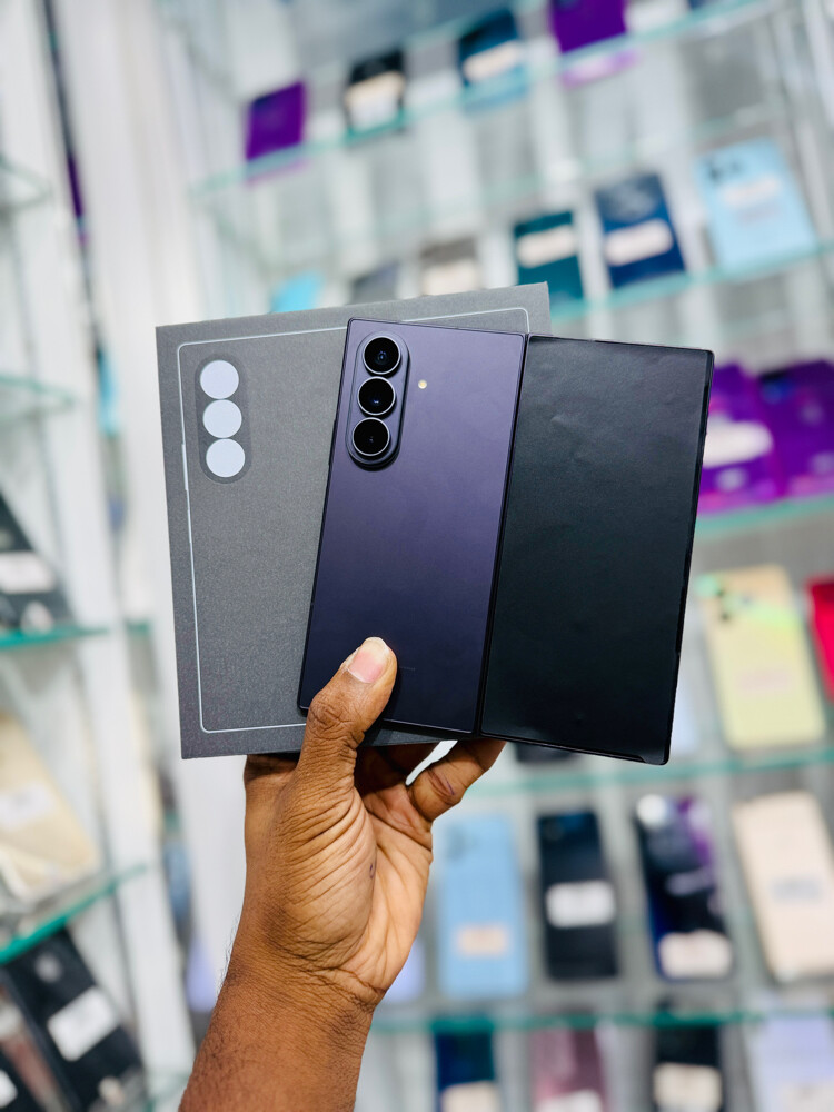 Samsung Galaxy Z Fold 8 Ultra  - 1