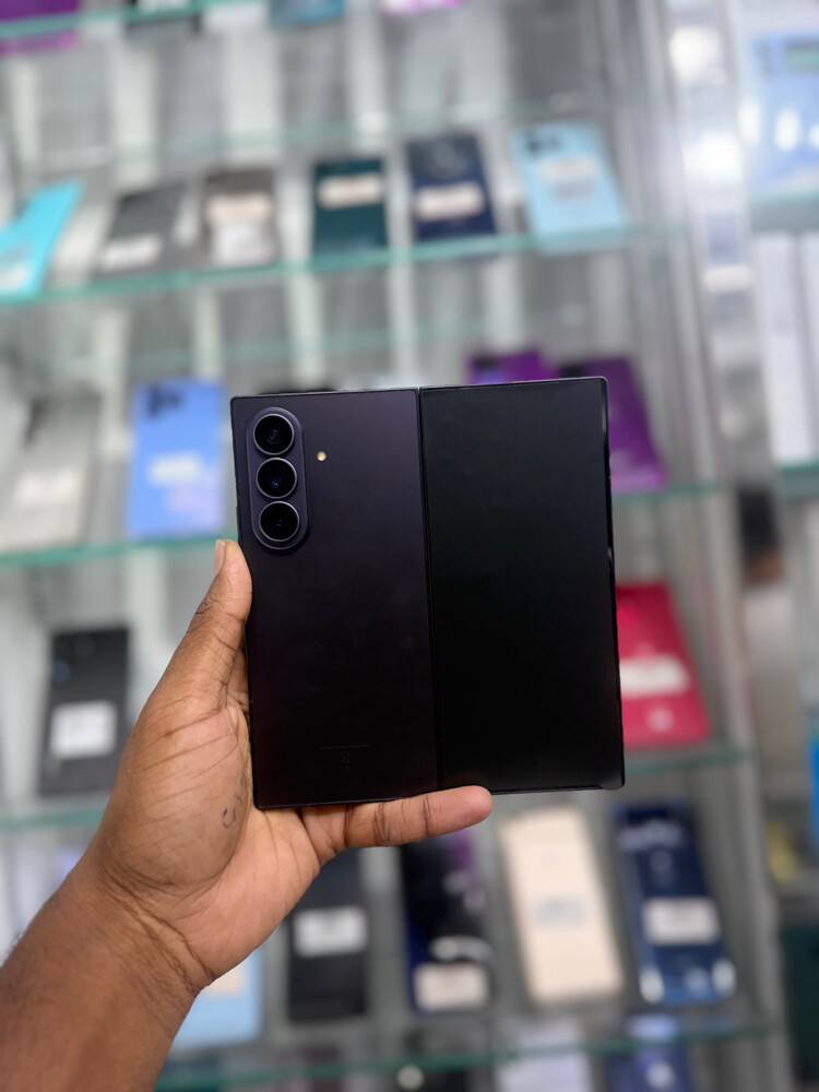 Samsung Galaxy Z Fold 8 Ultra  - 8