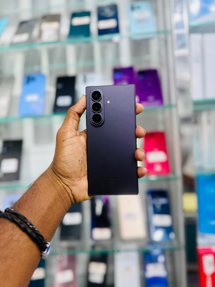 Samsung Galaxy Z Fold 8 Ultra  - 9