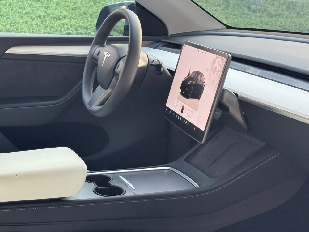 Tesla 2024 Model Y Performance  - 11