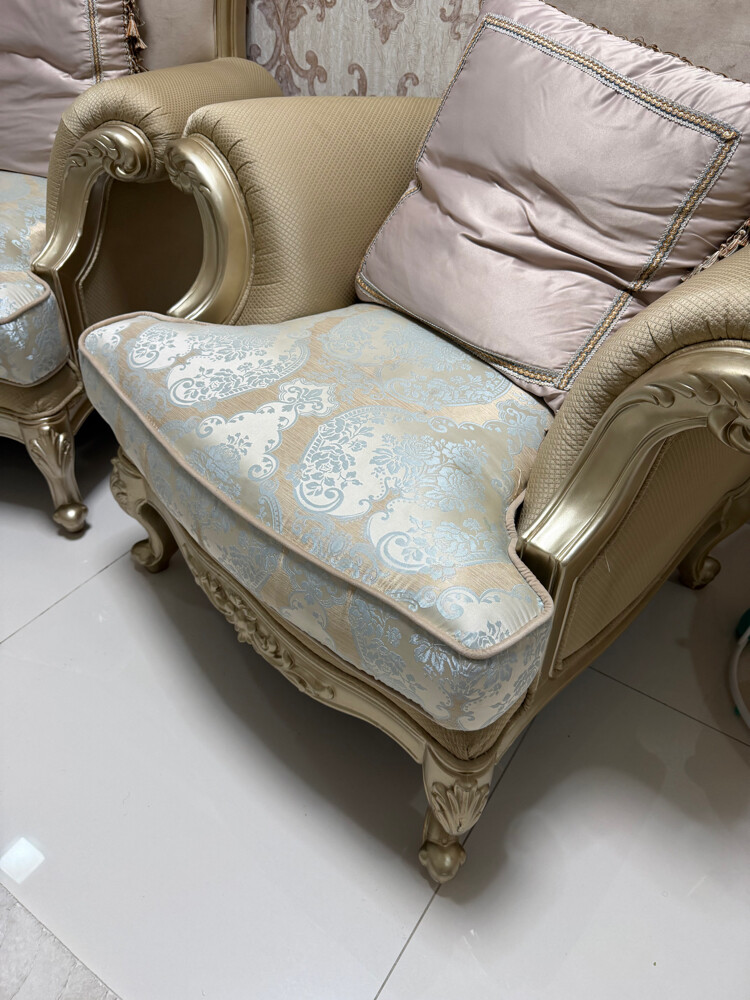 Salon in excellent condition from A - 2
