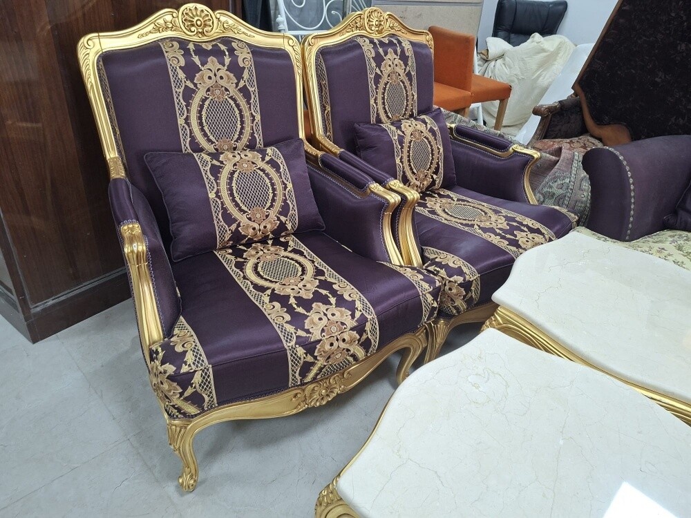 طقم جلوس بحالة ممتازة مع طاولات - 6