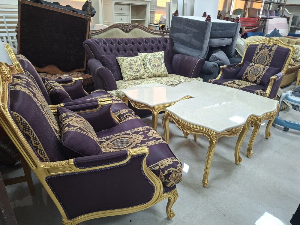طقم جلوس بحالة ممتازة مع طاولات - 3