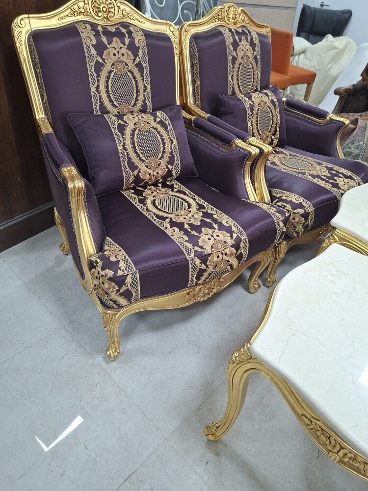 طقم جلوس بحالة ممتازة مع طاولات - 5