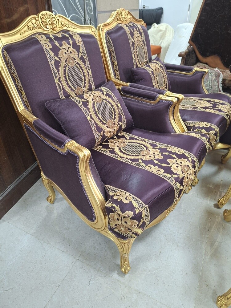 طقم جلوس بحالة ممتازة مع طاولات - 4