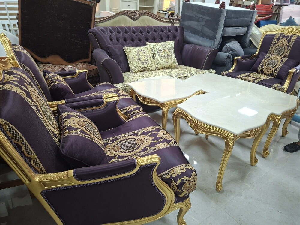 طقم جلوس بحالة ممتازة مع طاولات - 2