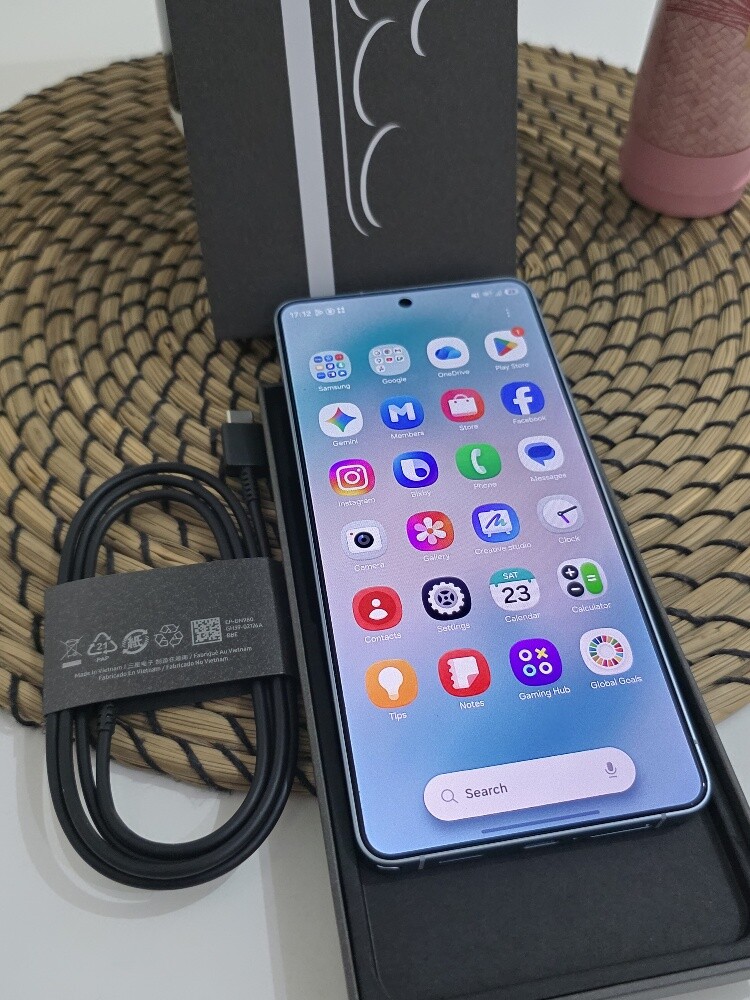 S26 Ultra 1TB Black + Original Case - 5
