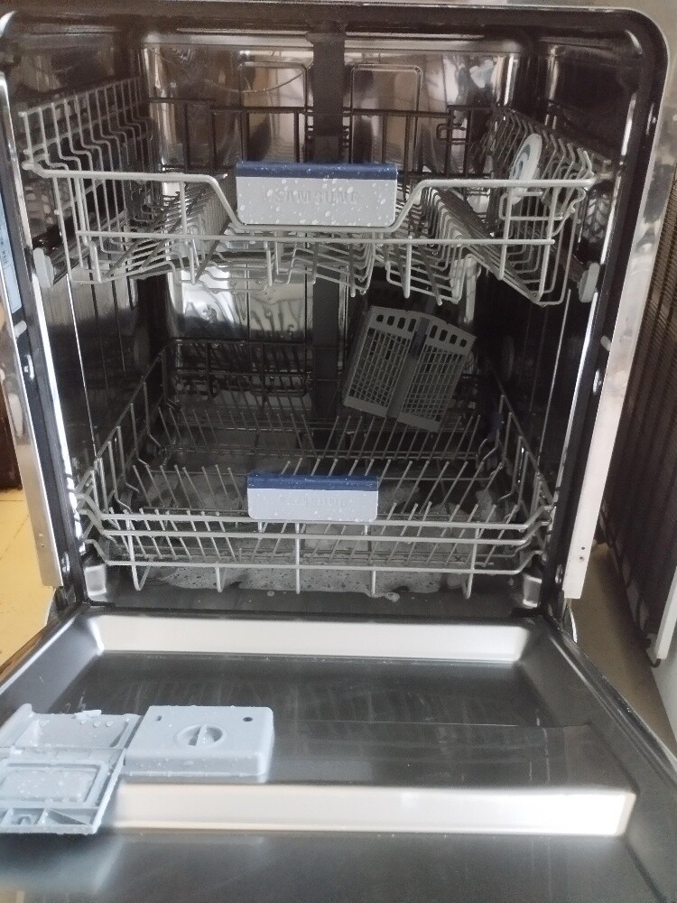 Samsung Dishwasher For sale Clean - 4