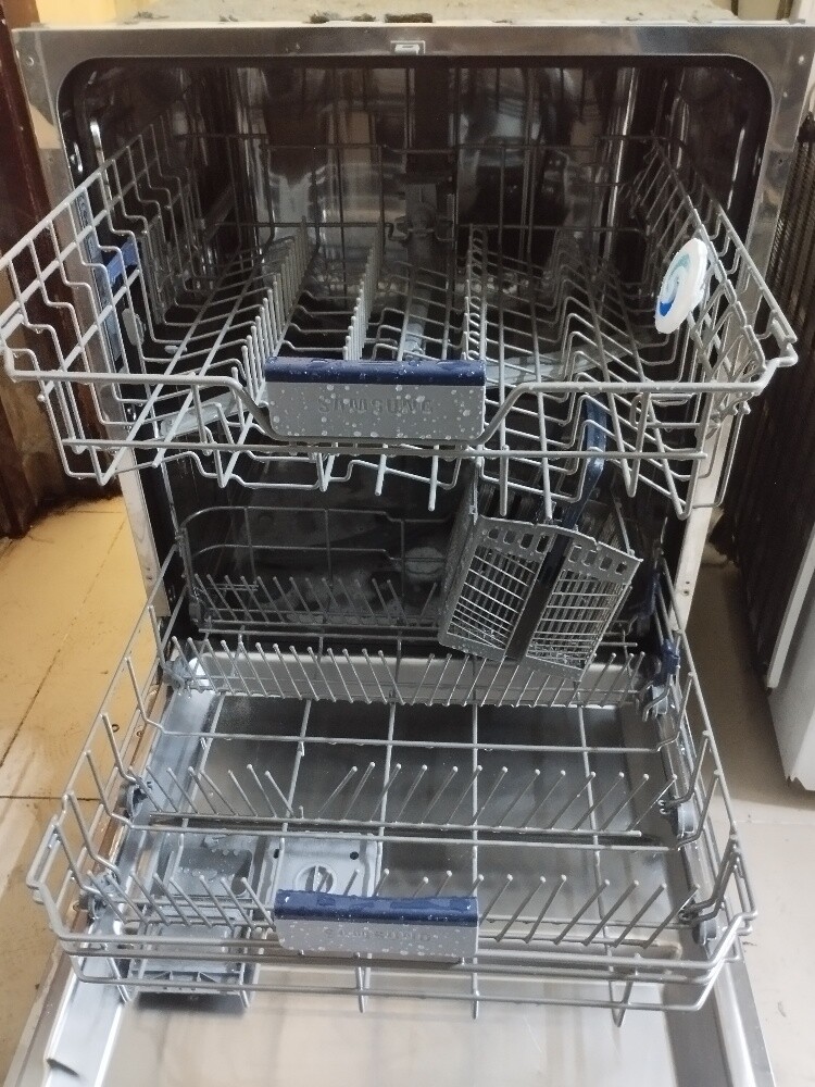 Samsung Dishwasher For sale Clean - 3