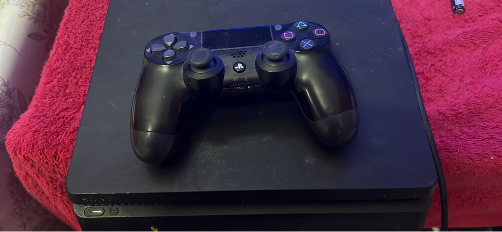 ps4 slim - 1