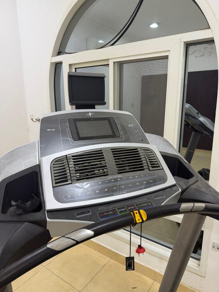 Treadmill in like-new condition - 2