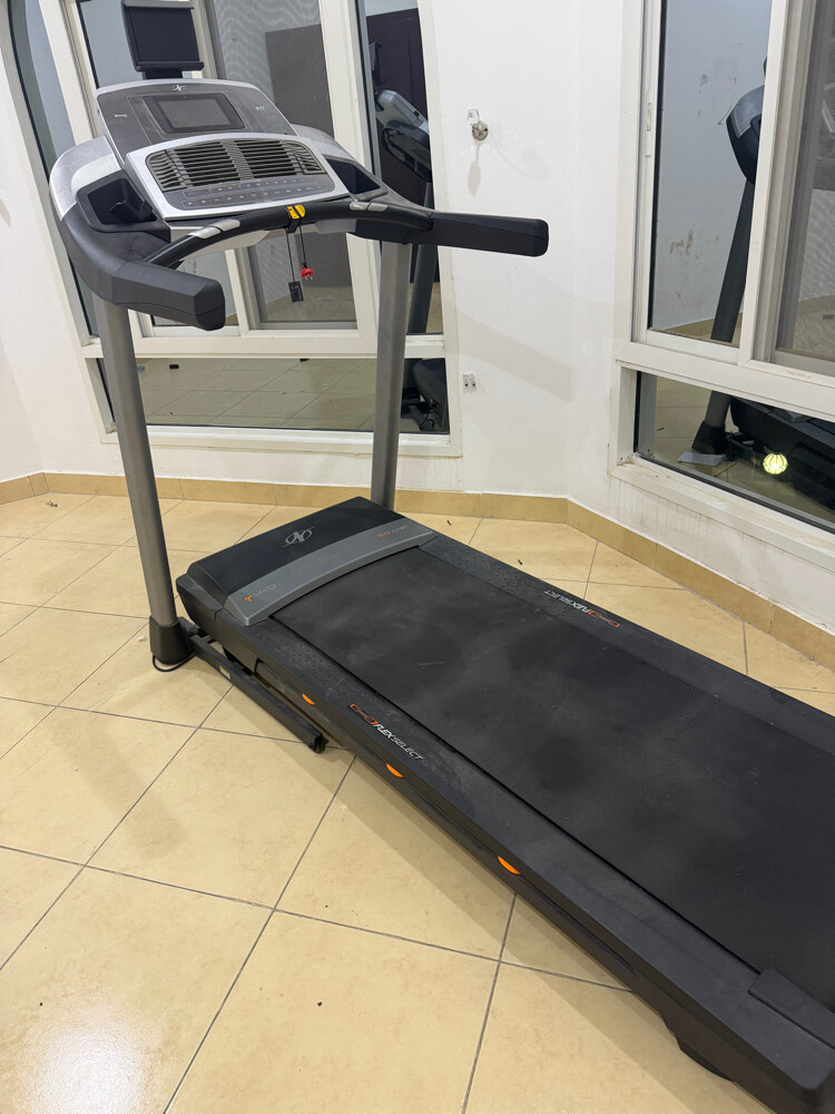 Treadmill in like-new condition - 3
