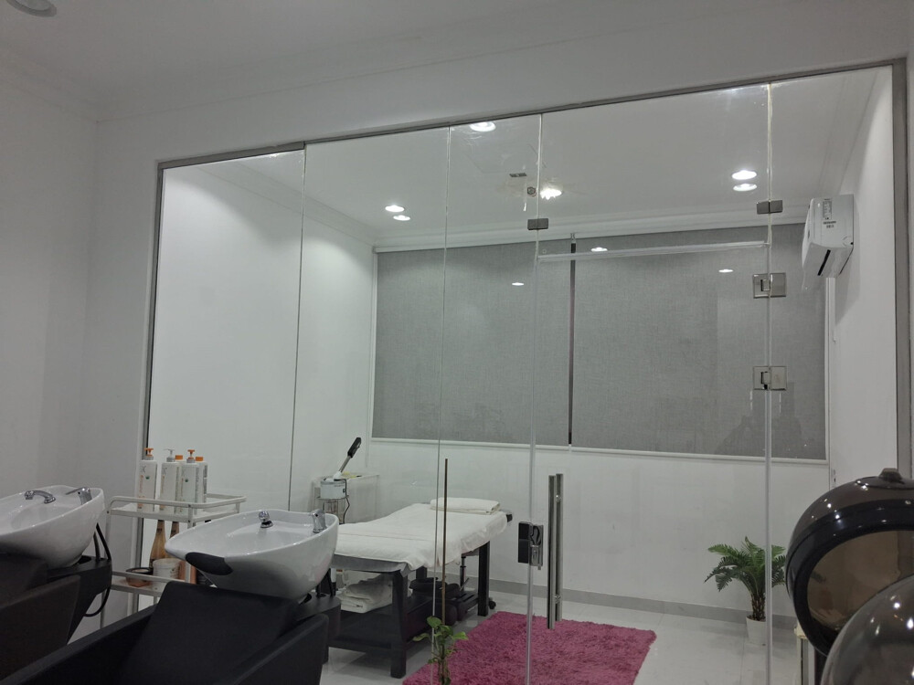 Women's salon and spa for full sale - 12