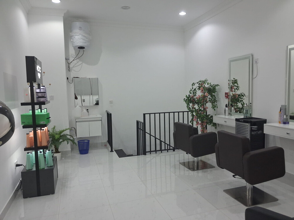 Women's salon and spa for full sale - 15