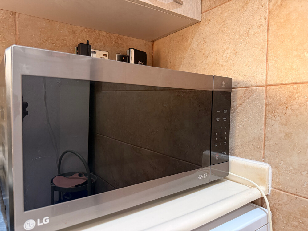 LG 56L Microwave - 3
