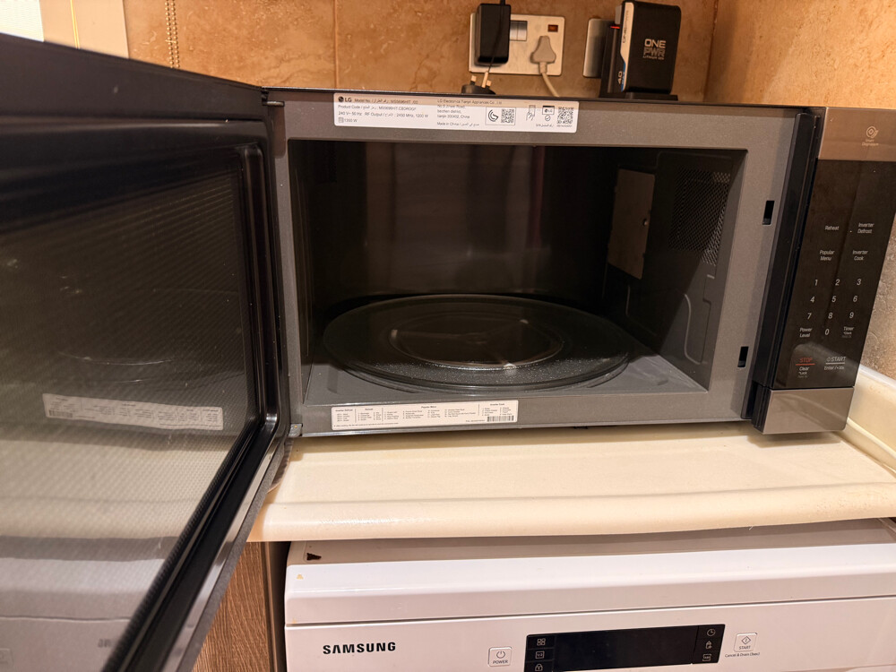 LG 56L Microwave - 5