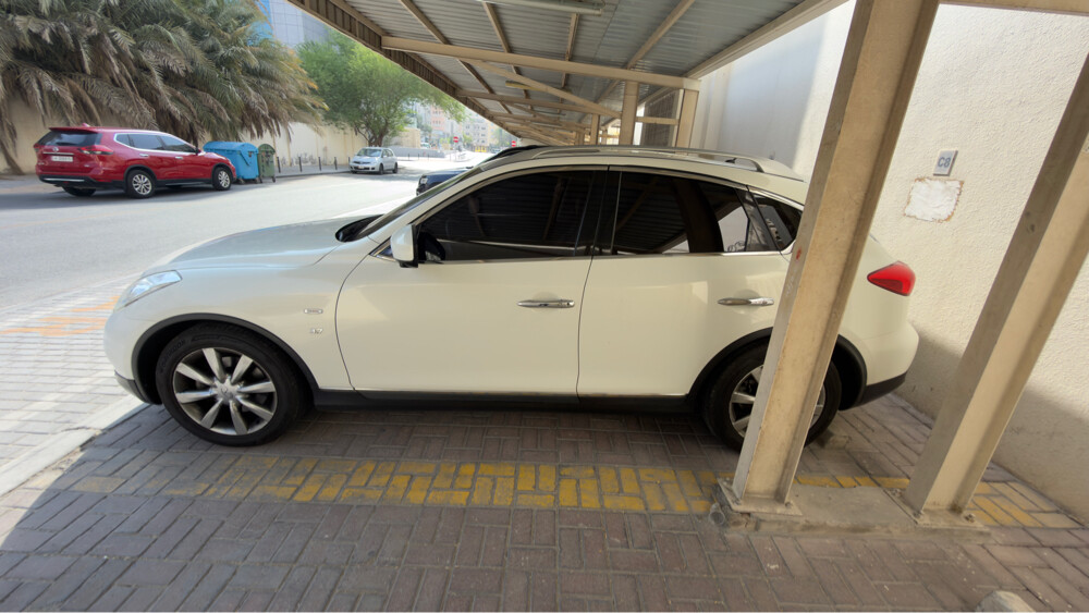 Infiniti QX50 2015 low mileage - 1