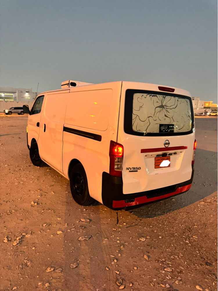 نيسان - 4