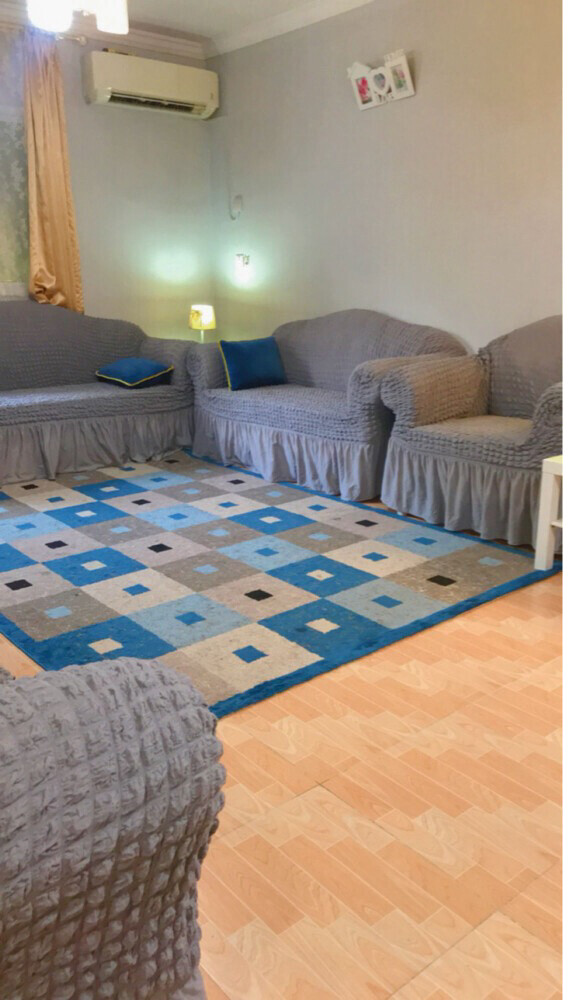 A seating set in near-new - 5