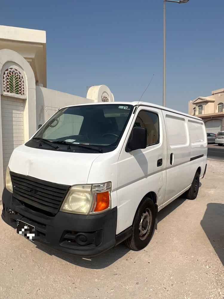 Nissan Uruvan 2013 - 1