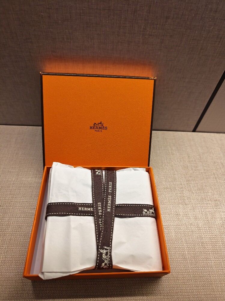 authentic Hermes wallet - 2