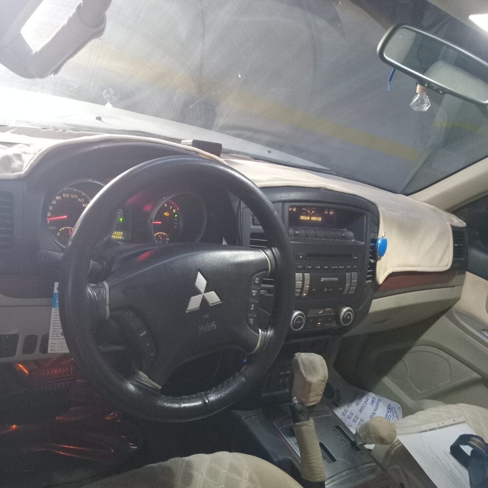 للبيع سيارة نضيفة باجييرو - 3