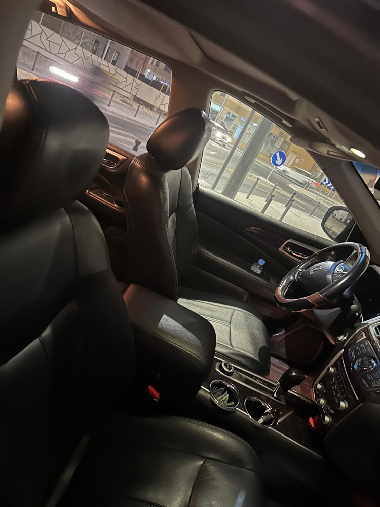 Nissan Pathfinder full option - 5