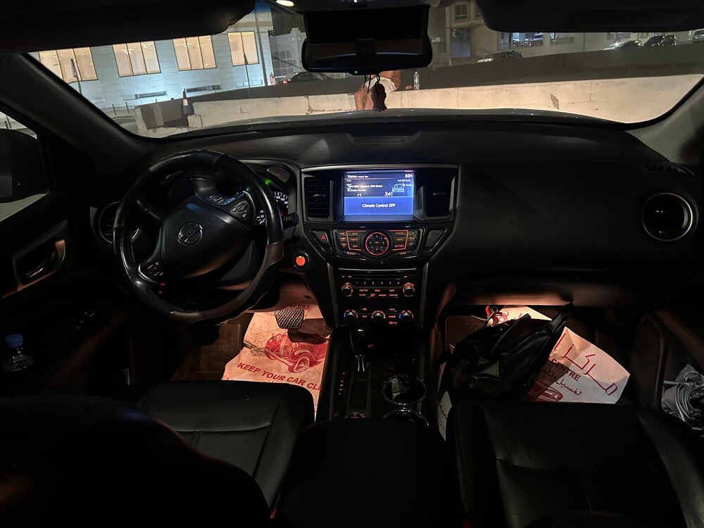 Nissan Pathfinder full option - 2