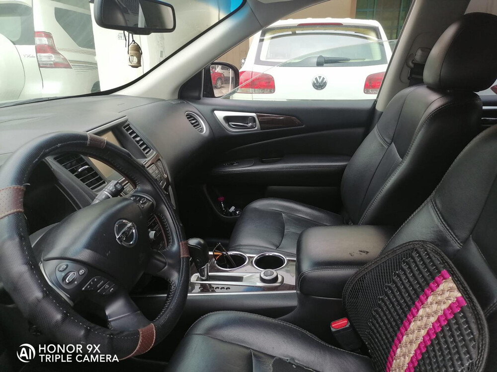 Nissan Pathfinder full option - 9