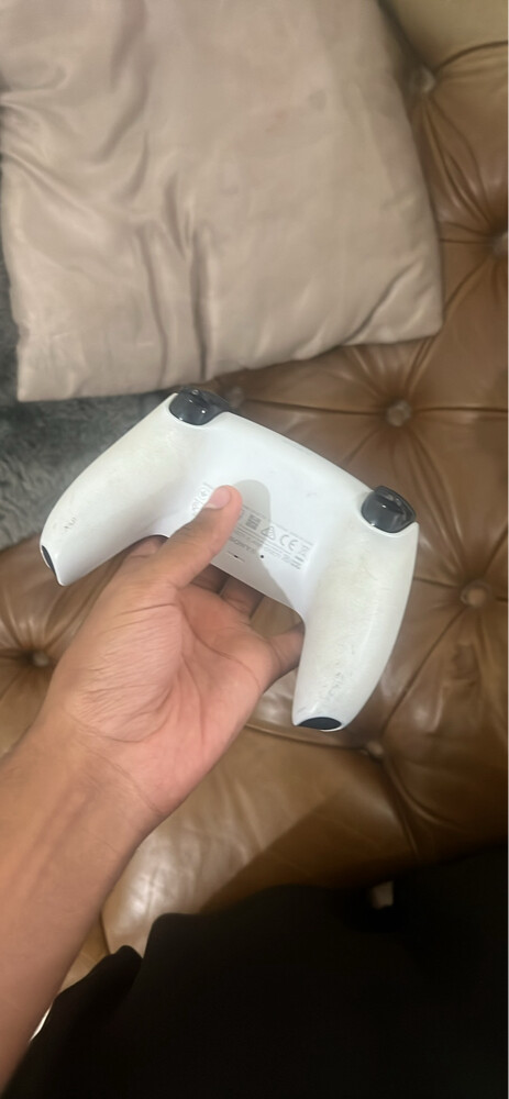 White Ps5 controller Water-Damaged - 3