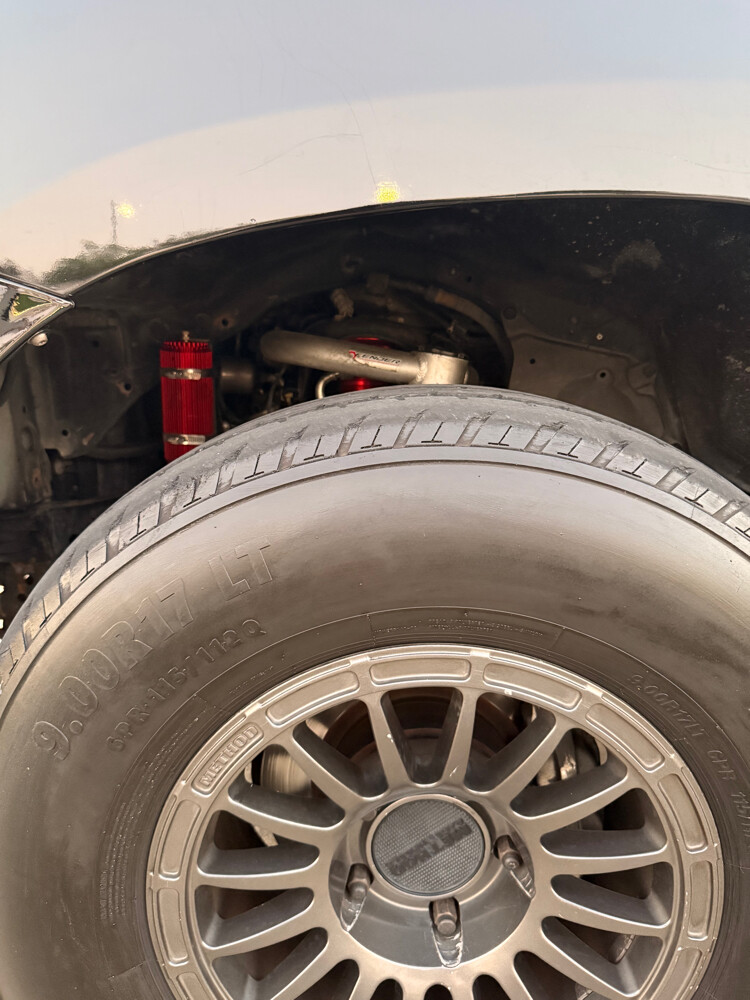 LX570 V8 - 4