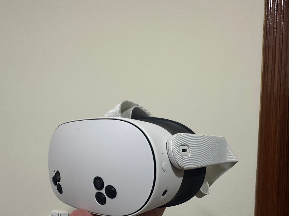 Meta Quest 3s VR Headset - 2