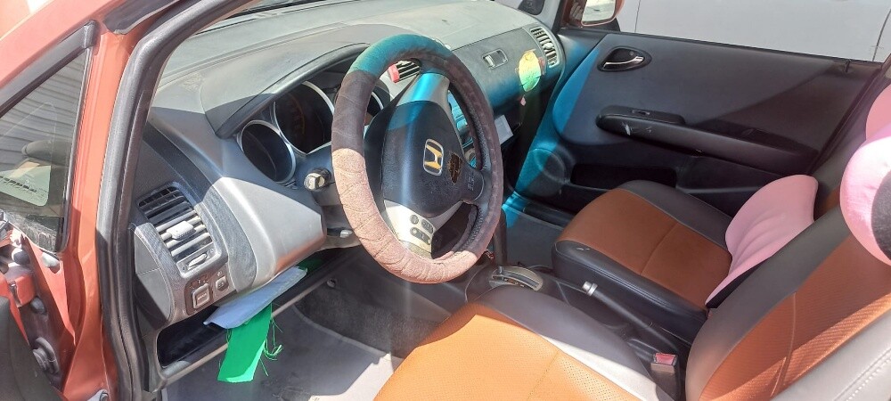 2005 Honda Hatchback - 7