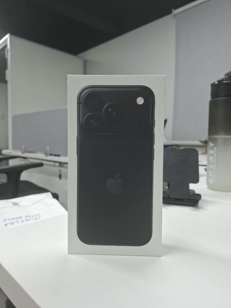 Apple iPhone 18 Pro 512GB Black - 1