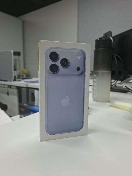 iPhone 18 Pro Max 256GB Glacier - 1