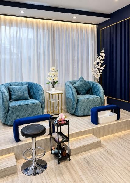FULLY FITTED SALON FOR SALE -NUAIJA - 1