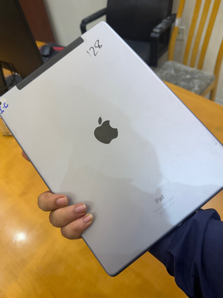 I pad pro 13 inch USA warranty - 5