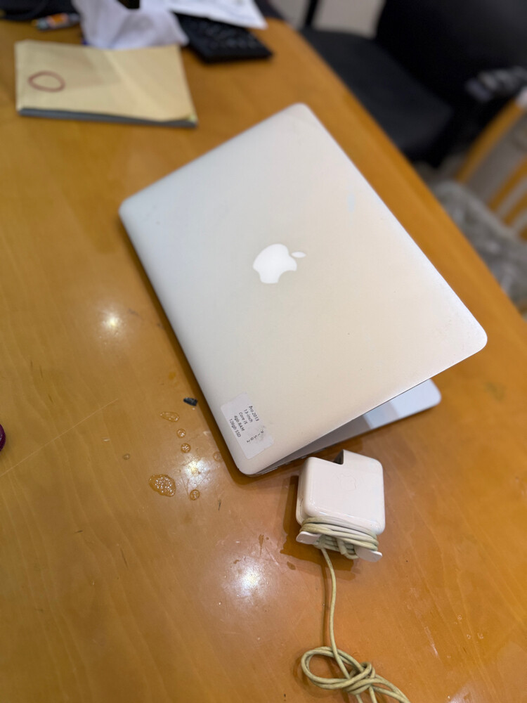 I pad pro 13 inch USA warranty - 6