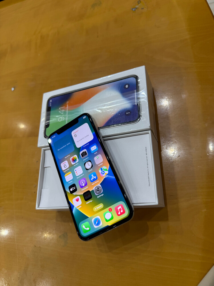 I phone x 256 gb USA orignal - 1