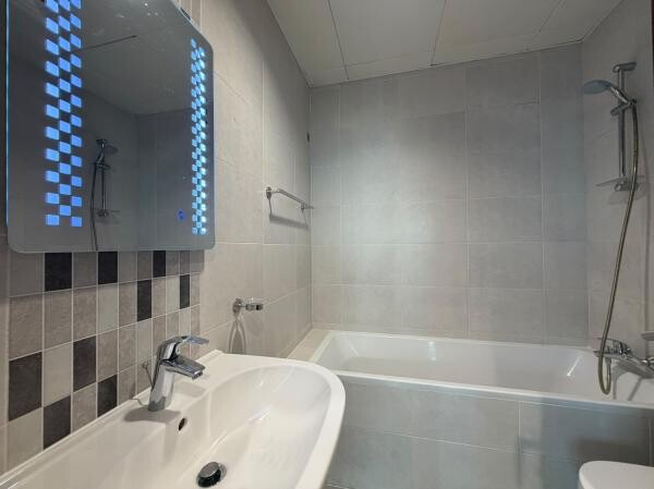 3BHK SEA VIEW | BALCONY | BILLS IN - 13