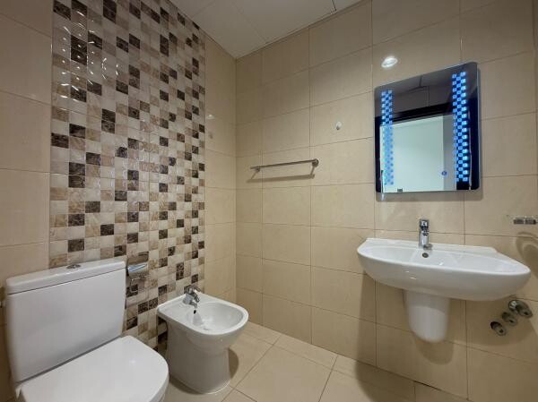 3BHK SEA VIEW | BALCONY | BILLS IN - 11