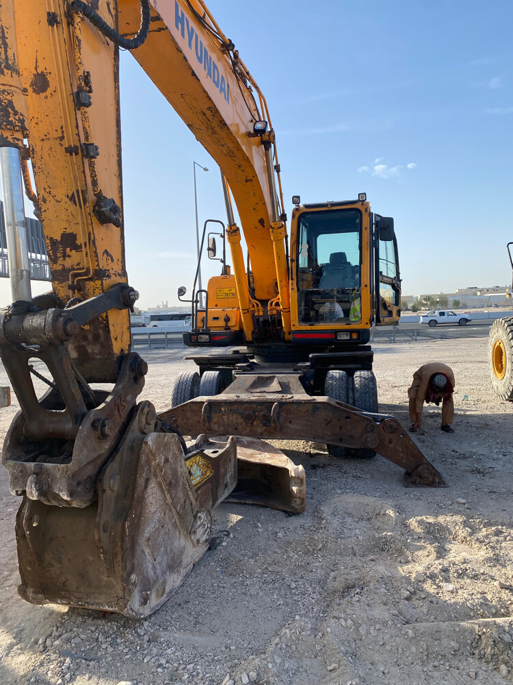 Hyundai Excavator 210W 20 Ton(2010) - 1