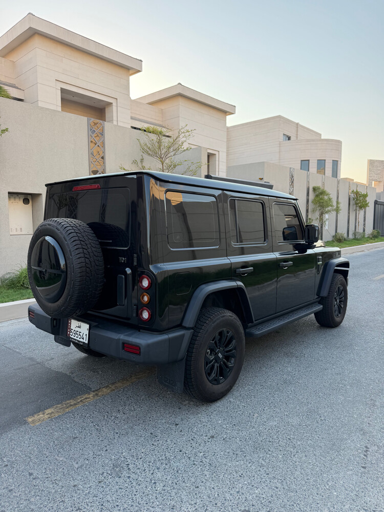 212 بي اي دبليو 2026 - 6