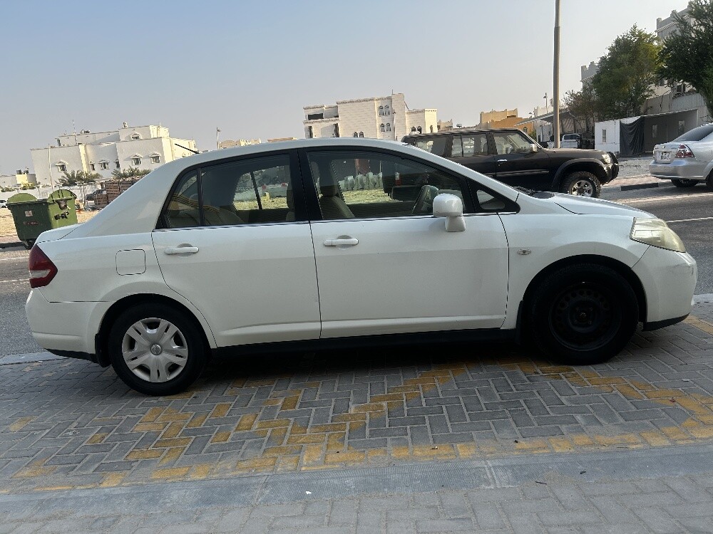 Nissan Tiida - 4