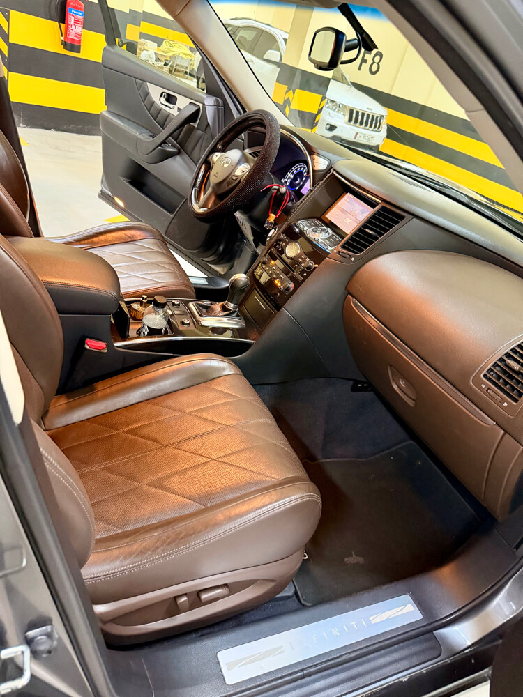 infinity QX70 - 5