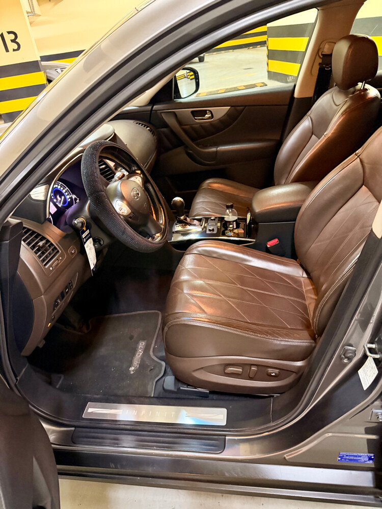 infinity QX70 - 8