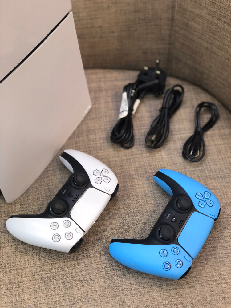 PS5 Slim Digital (1TB) + 2 controll - 2