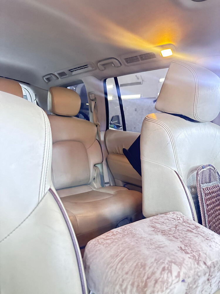 Very, very clean car. - 5