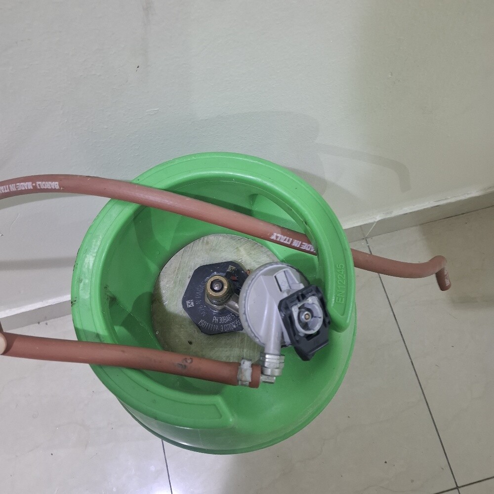 Gas Cylinder with regulator pipe - 3