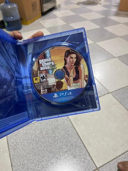 PLAYSTATION 4 - GTA V - 1